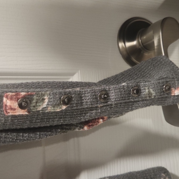 Maurices Gray Long Sleeve V-Neck Top with Pink Rose Print - Picture 4 of 6